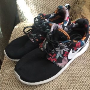 WMNS Nike Roshe One Print Size 9.5 599432-090